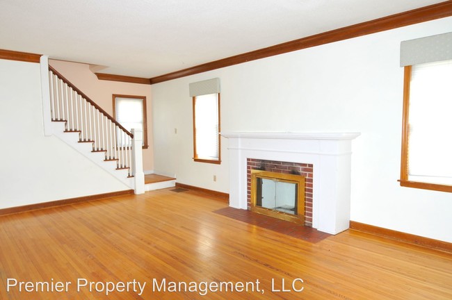 Building Photo - 410 Riverside Dr NE