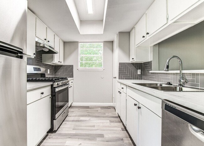 Building Photo - 5203 Bogey Ct