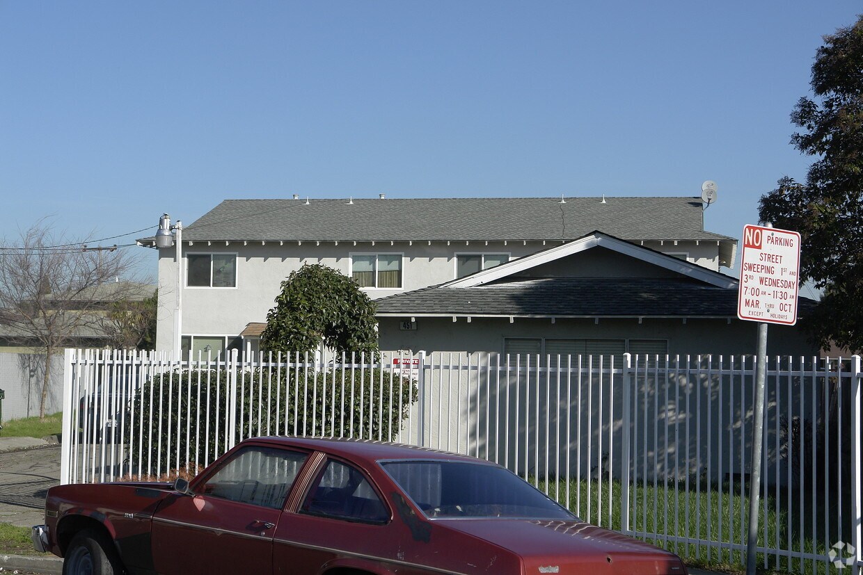 Building Photo - 451 Ranker Pl