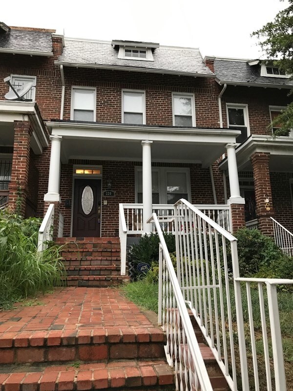 Building Photo - 220 S St NE