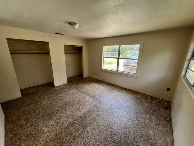 Foto del edificio - HUGE 3BR/1BA Dade City Home w/Large Bedroo...