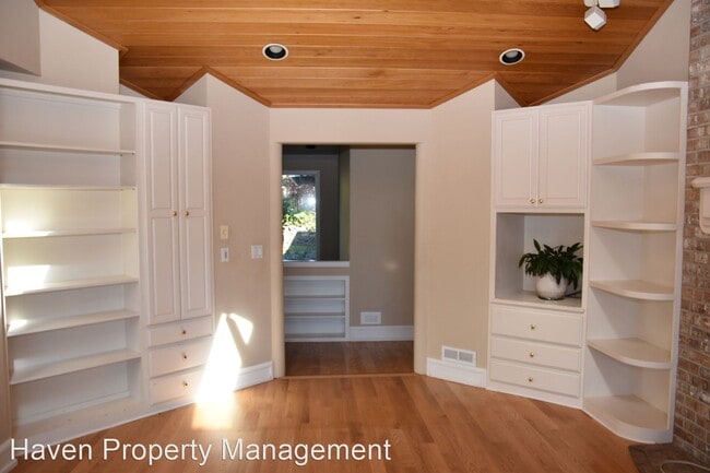 Building Photo - 4 br, 3.5 bath House - 1318 S Sunset Dr