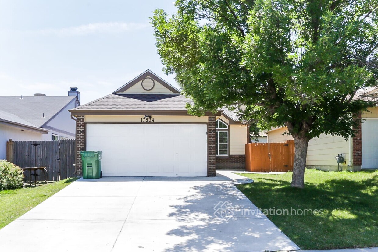 Primary Photo - 17834 E Bethany Dr