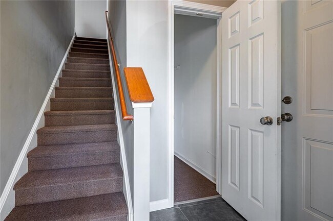 Foto del edificio - 303 Spring Heights Ln