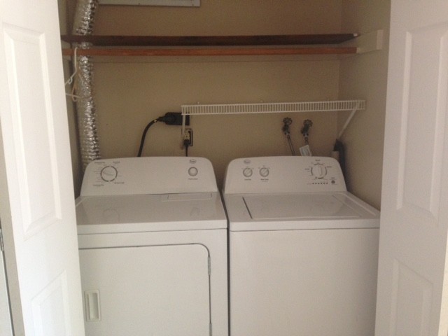Washer Dryer - 800 State Hwy 105