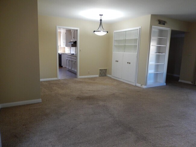 Building Photo - 1058 Bermuda Dr