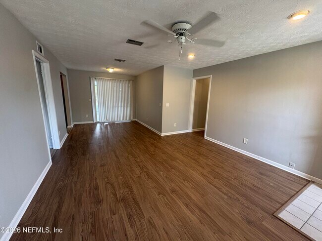 Foto del edificio - 6868 Medellin Ct