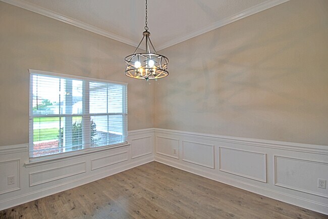 Foto del edificio - 582 Burke Dr