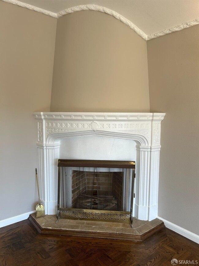 Building Photo - 242 Bright St