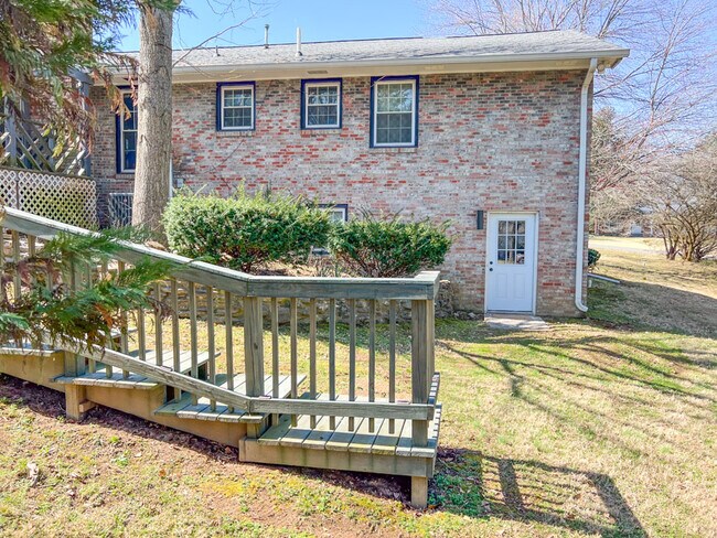 Escaleras hasta la puerta - 2031 Eversong Ln