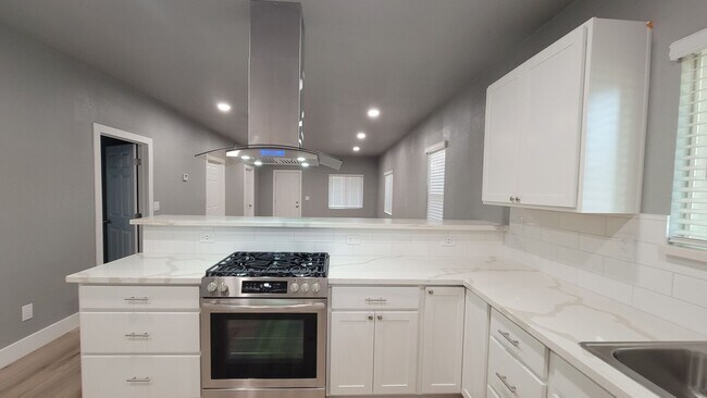 Building Photo - 3125 3rd Ave