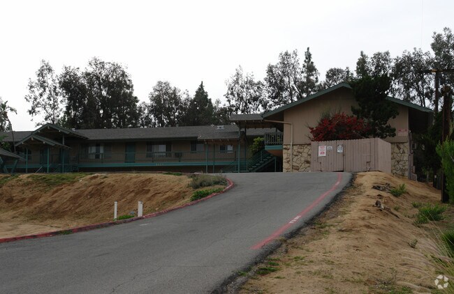 Foto del edificio - Village Apartments
