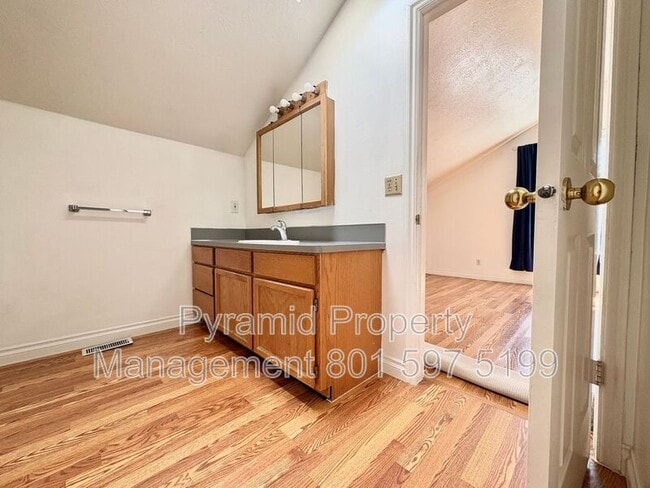 Foto del edificio - 1099 Shepard Ln