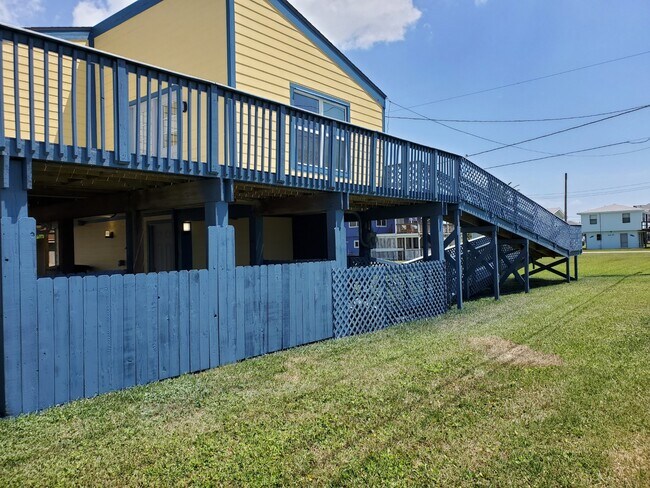 Building Photo - 4215 Hardin Dr
