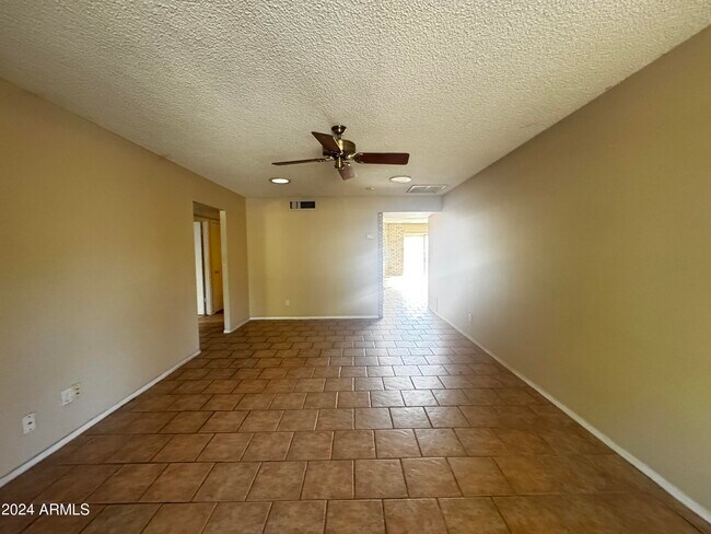 Building Photo - 3801 W Poinsettia Dr