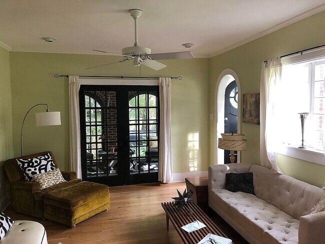 Building Photo - 113 Mockingbird Ln