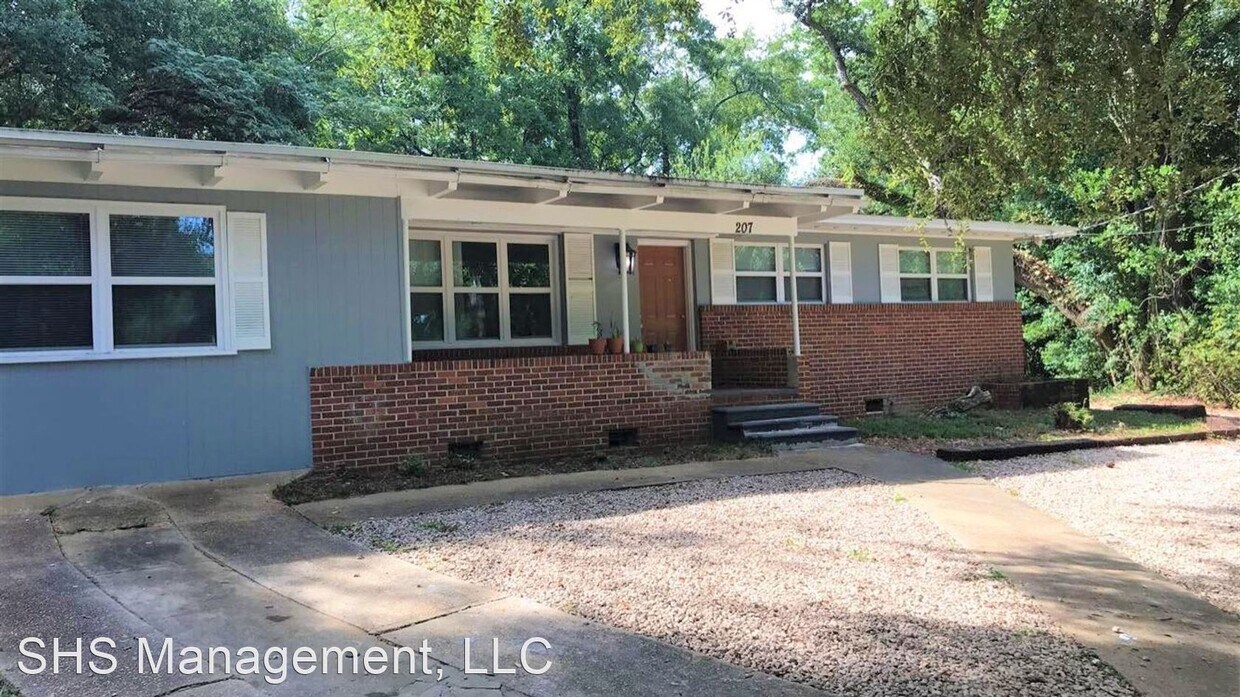 Primary Photo - 6 br, 3 bath House - 207 Iris Circle