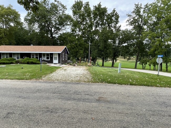 Front & driveway - W7698 Koshkonong Lake Rd