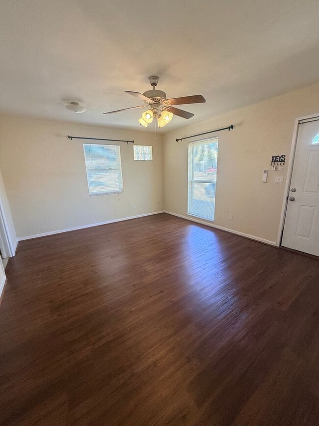 Building Photo - Cute and cozy. Deltona Fl. Call Sheila Campbell