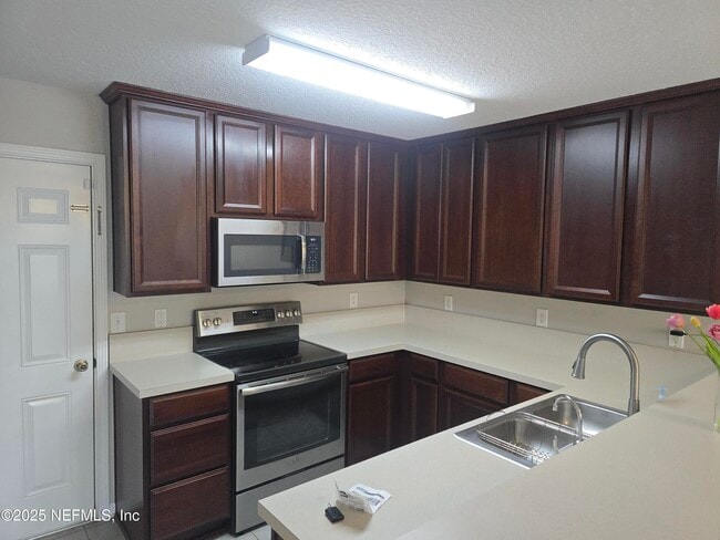 Building Photo - 1500 Calming Water Dr