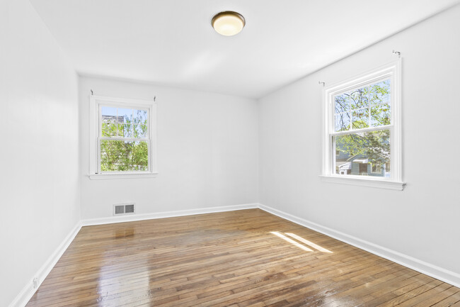 Building Photo - 132 Stuyvesant Rd