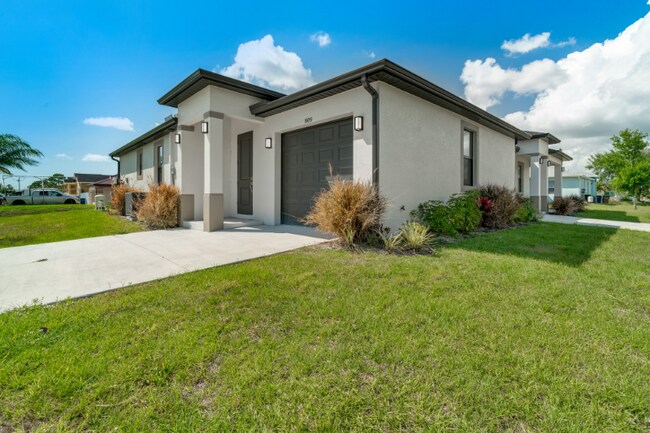 Building Photo - 809 Agnes Ave