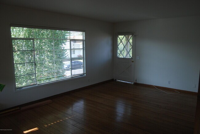Building Photo - 525 N Santa Anita Ave