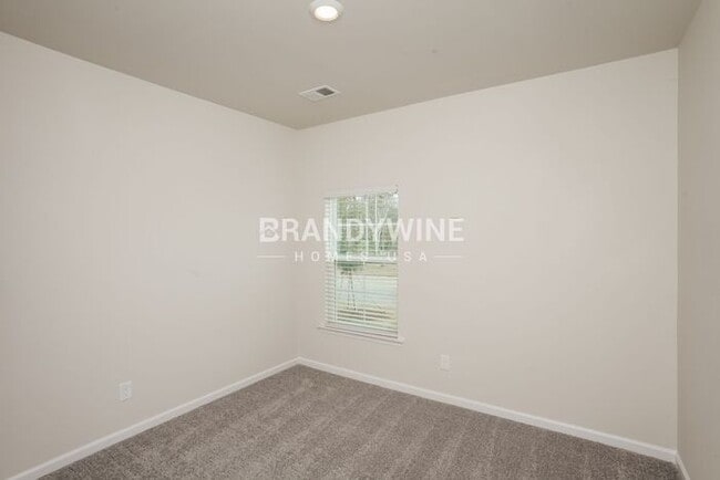 Building Photo - LOWER RENTAL RATE! Market rent $1,969. Rec...