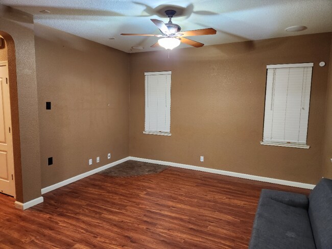 Building Photo - 1558 Hearthsong Dr