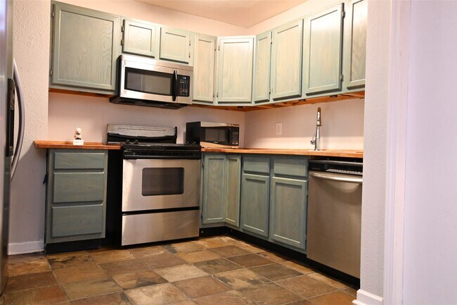 Foto del edificio - 8423 Hearth Dr