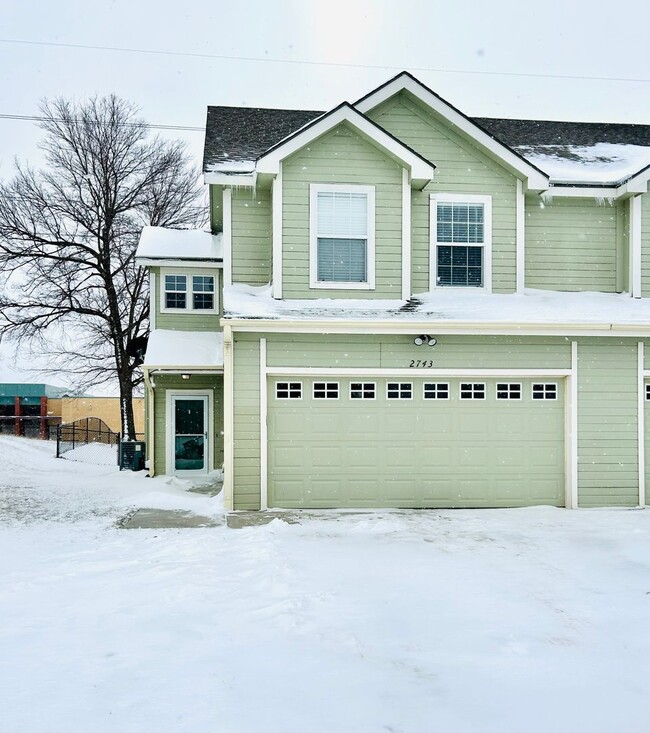 Building Photo - 2743 Elm Creek Dr