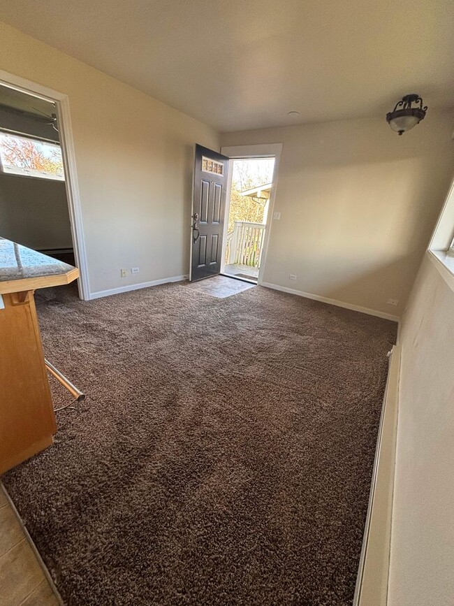 Building Photo - Eugene Spacious 1 Bed 1 Bath, Condo, Comin...