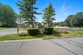 Building Photo - 402 Twin Circle Dr
