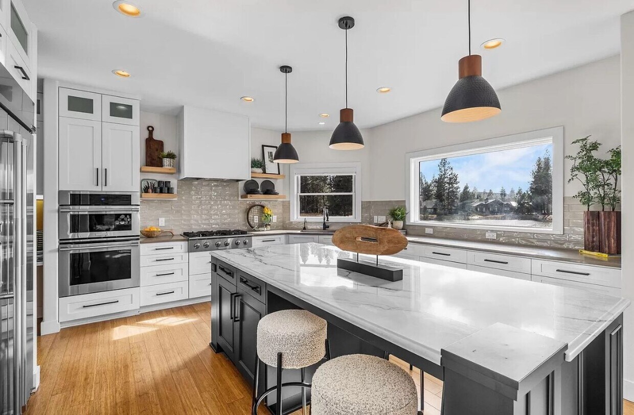 Primary Photo - Large home in gated community