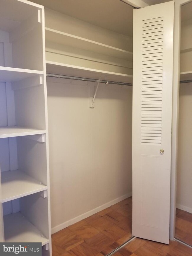 Foto del edificio - 2030 F St NW