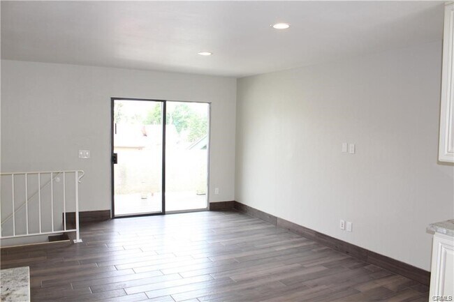 Foto del edificio - 4696 Mesa Blvd