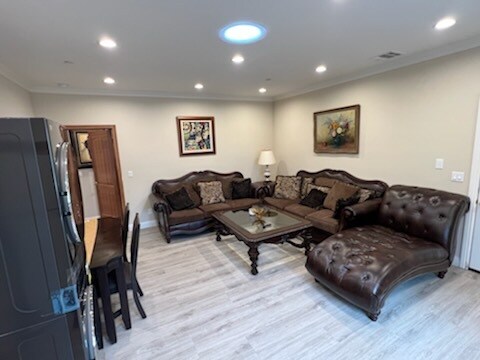 Foto del edificio - 7818 Allott Ave