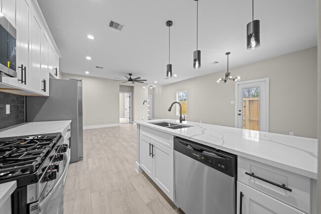 Foto del edificio - 929 Green Meadow Ln