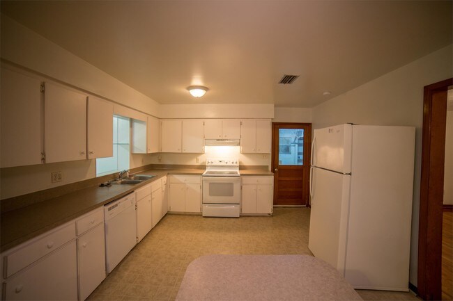 Foto del edificio - 3745 NW 7th Pl