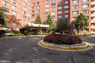 Building Photo - 1111 Arlington Blvd