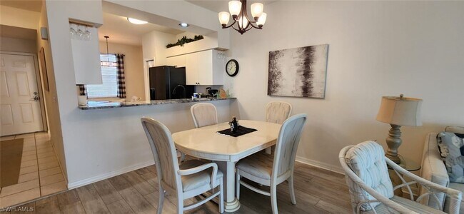 Foto del edificio - 8076 Queen Palm Ln