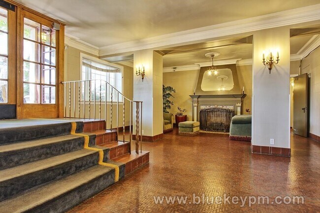 Building Photo - Studio Condo Available in Pearl District  ...