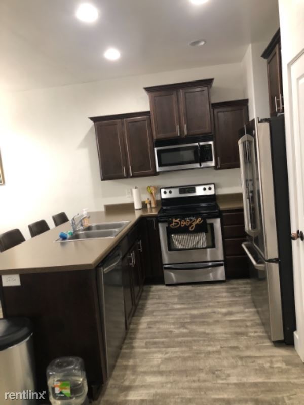Building Photo - 3 br, 2.5 bath Townhome - 1494 N Venetian Way