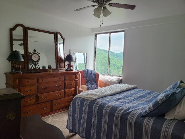 Foto del edificio - 1800 Roundhill Rd