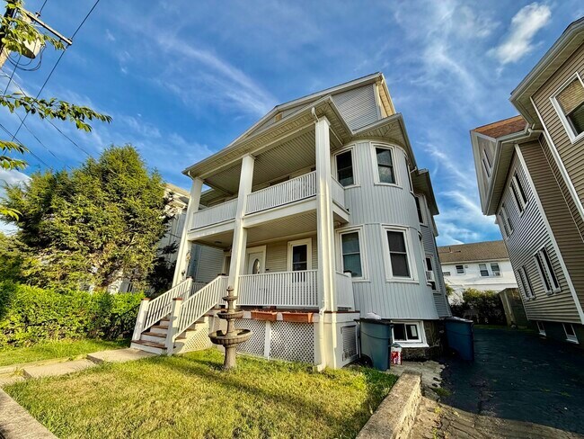 Building Photo - 307 Washington St