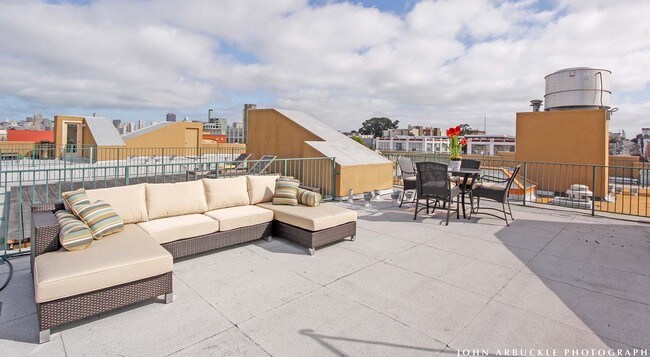 Building Photo - Designer Loft with Roof Deck and City Views