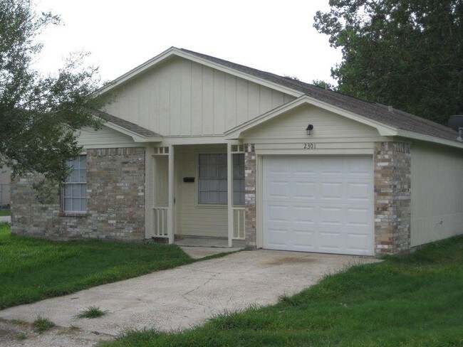 Building Photo - 2301 7th Ave N