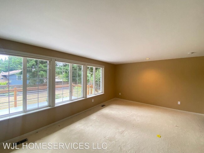 Building Photo - 4 br, 2.5 bath House - 15802 SE 47th St