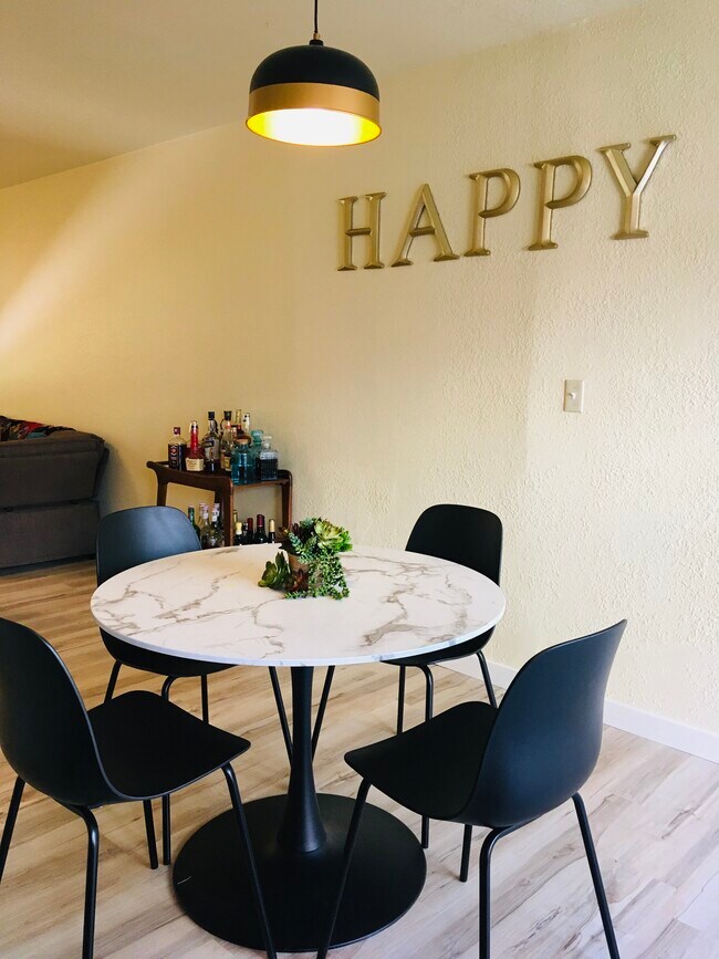 Open dinning area off kitchen. - 816 Carmen Dr
