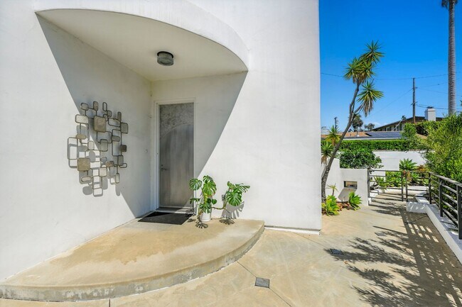 Foto del edificio - Gorgeous 3 Bed/3 Ba Home Tucked Away in th...